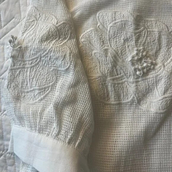 FARM RIO Embroidered Blouse with Appliques and Beaded Buttons - Picture 2 of 9